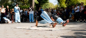 http:  taishimizu.com pictures dancing in the park 24mm f2 ais break dancing central park 5 thumb.jpg