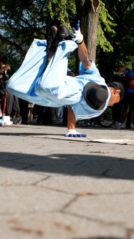 http:  taishimizu.com pictures dancing in the park 24mm f2 ais break dancing central park 8 thumb.jpg